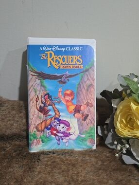 Walt Disney The Rescuers Down Under VHS - Blue Cover